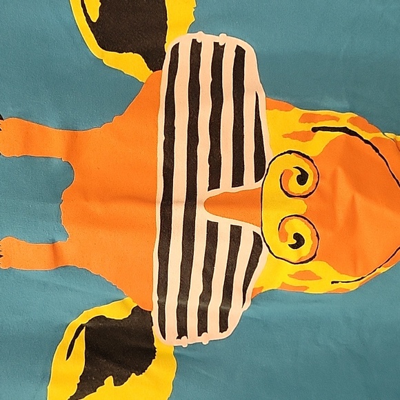 Like New Giraffe with Sunglasses Graphic T-Shirt - Picture 3 of 6